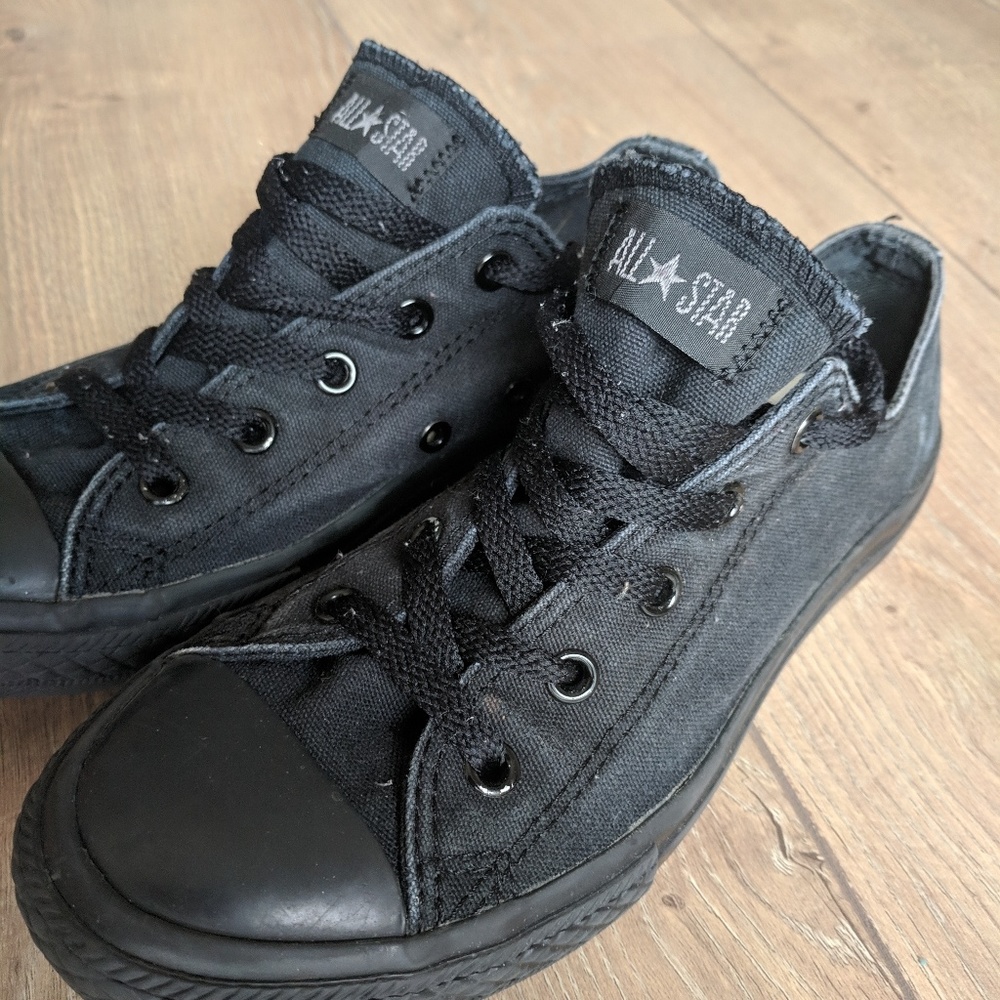 Women's 5.5/3Y Converse All-Star Low Top